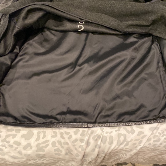 Vintage authentic Guess leather coat. - Picture 10 of 16